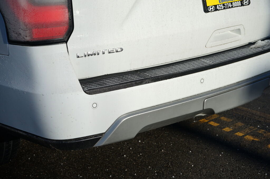 Used 2021 Ford Expedition Limited image 10