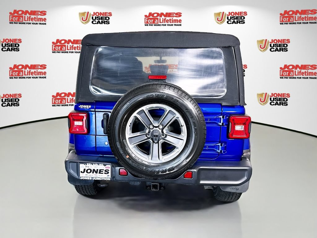 Used 2018 Jeep Wrangler Unlimited Sahara w/ Dual Top Group AWD/4WD image 15