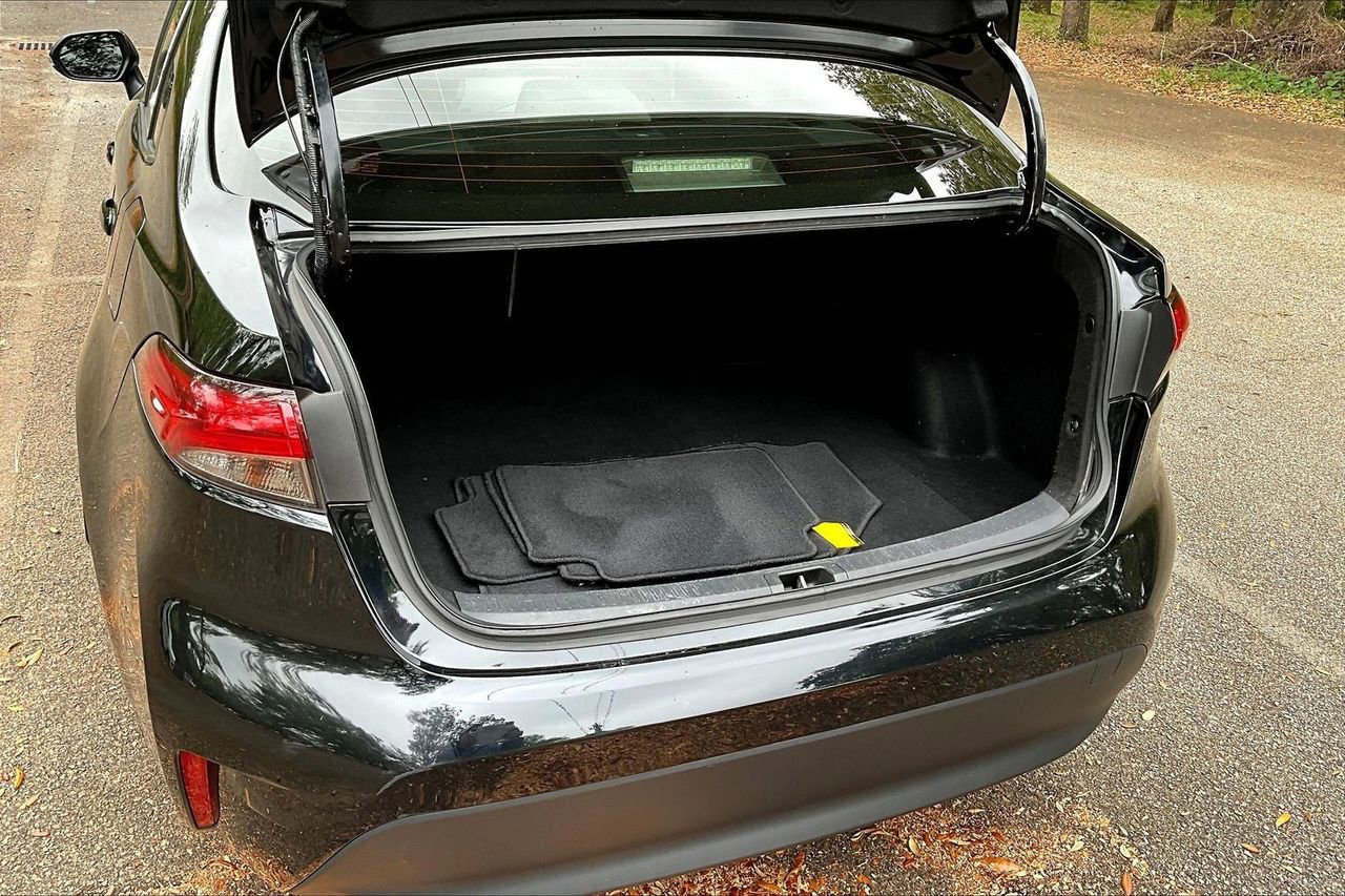 Used 2024 Toyota Corolla XLE FWD image 37