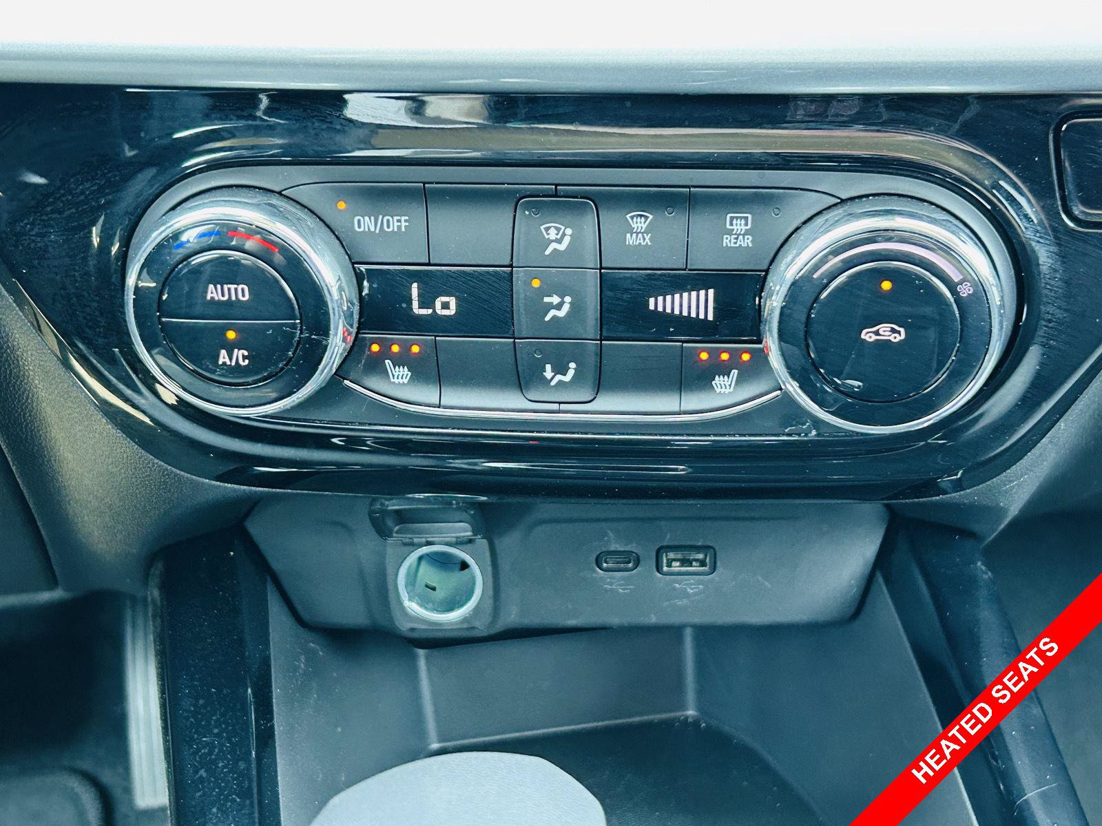 Used 2025 Chevrolet Trax LT w/ LT Convenience Package FWD image 5