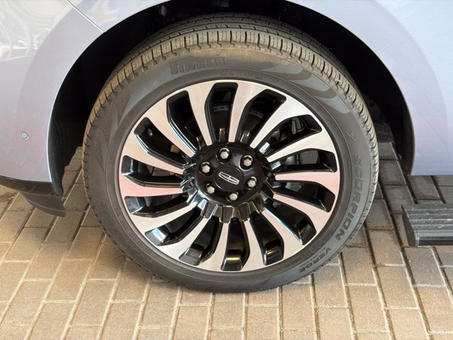 Used 2023 Lincoln Navigator Black Label AWD/4WD image 8