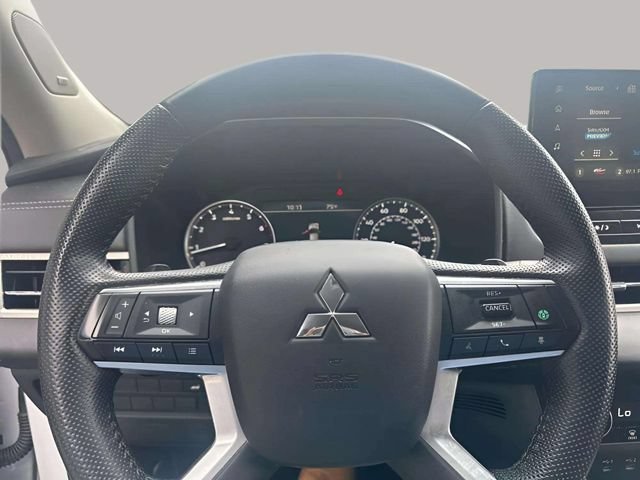 Used 2025 Mitsubishi Outlander SE FWD image 6