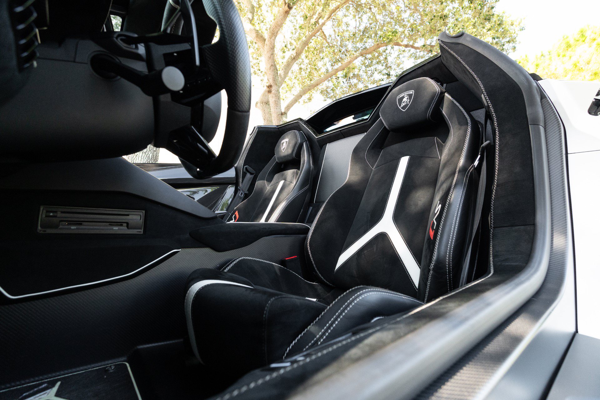 Used 2020 Lamborghini Aventador SVJ AWD/4WD image 87