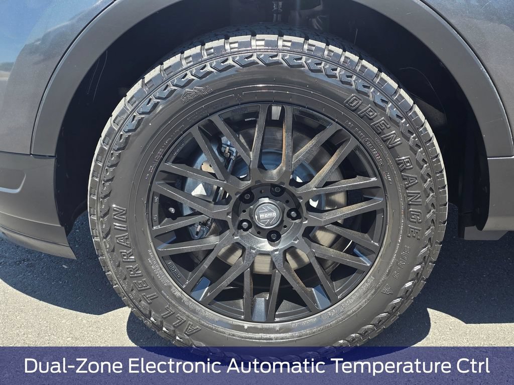 Used 2018 Ford Explorer XLT w/ Equipment Group 202A AWD/4WD image 9