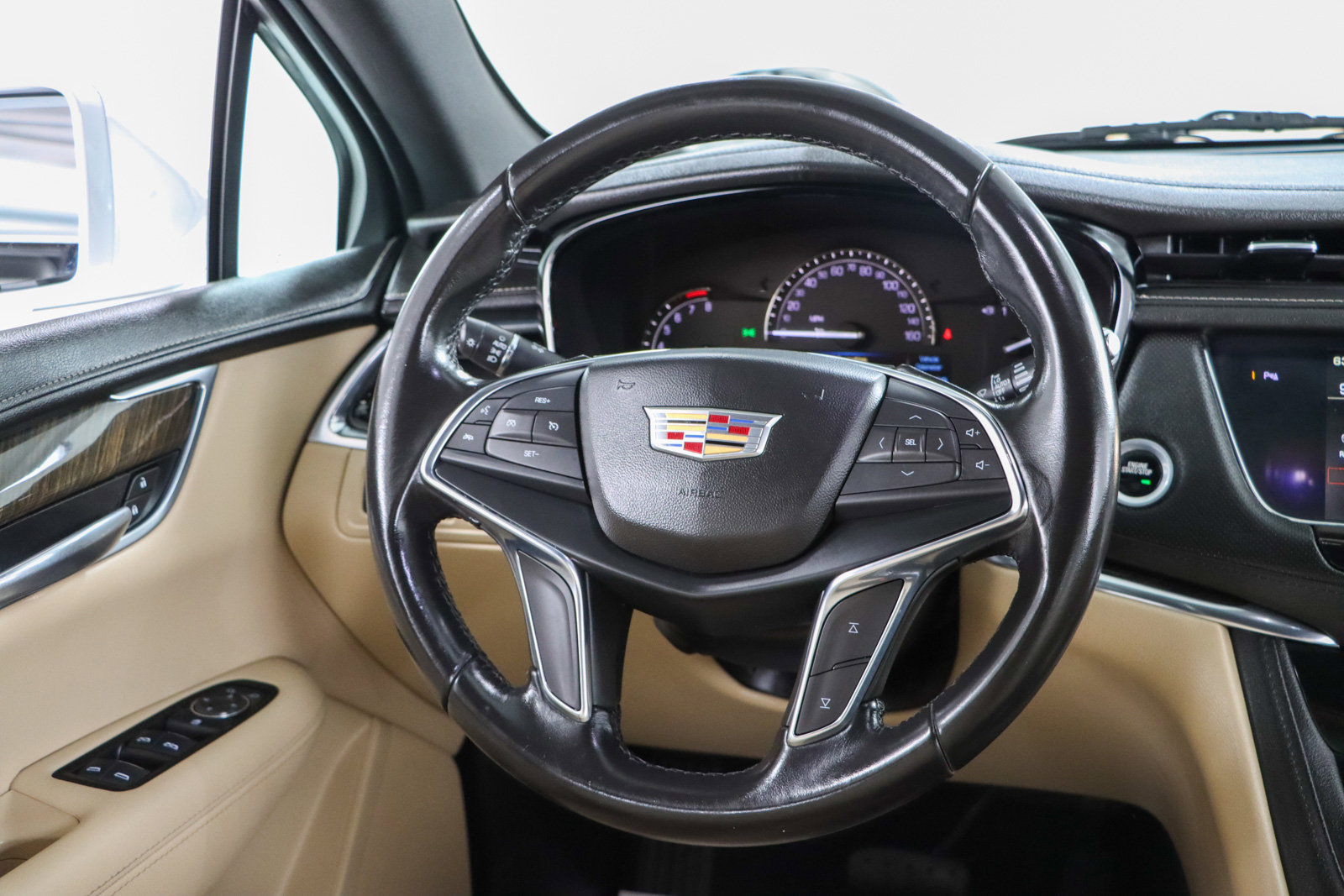 Used 2018 Cadillac XT5 FWD w/ LPO, Wheel Lock Package image 12