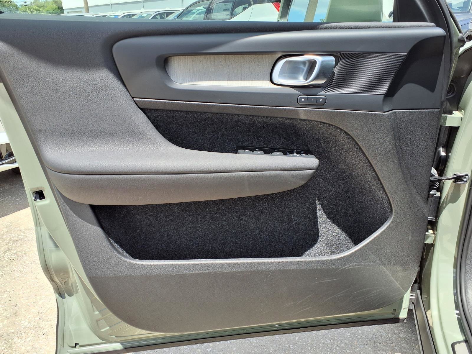 Certified 2025 Volvo XC40 B5 Core AWD/4WD image 20