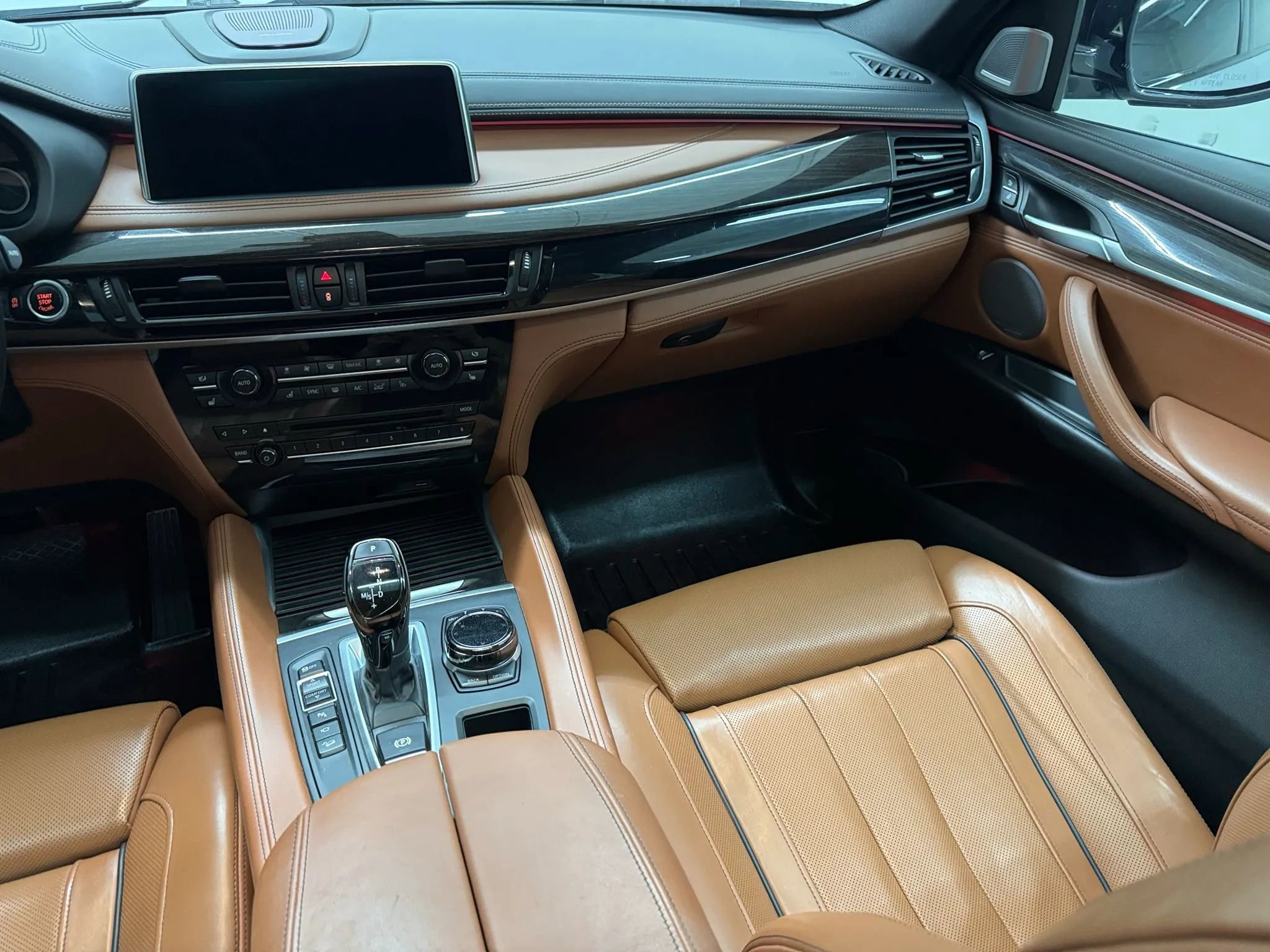 Used 2019 BMW X6 xDrive50i w/ M Sport Package image 32