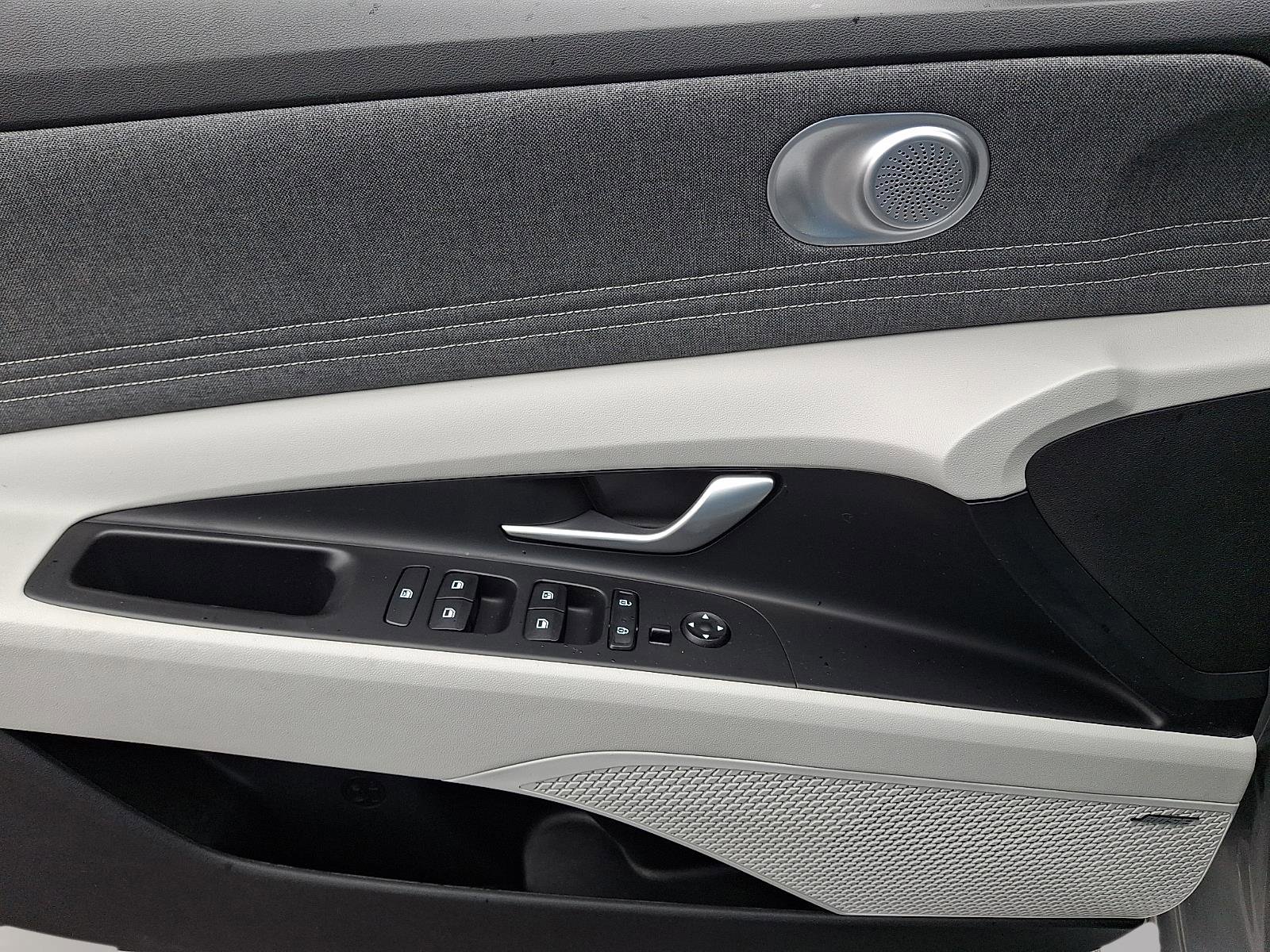 Certified 2023 Hyundai Elantra Limited image 12