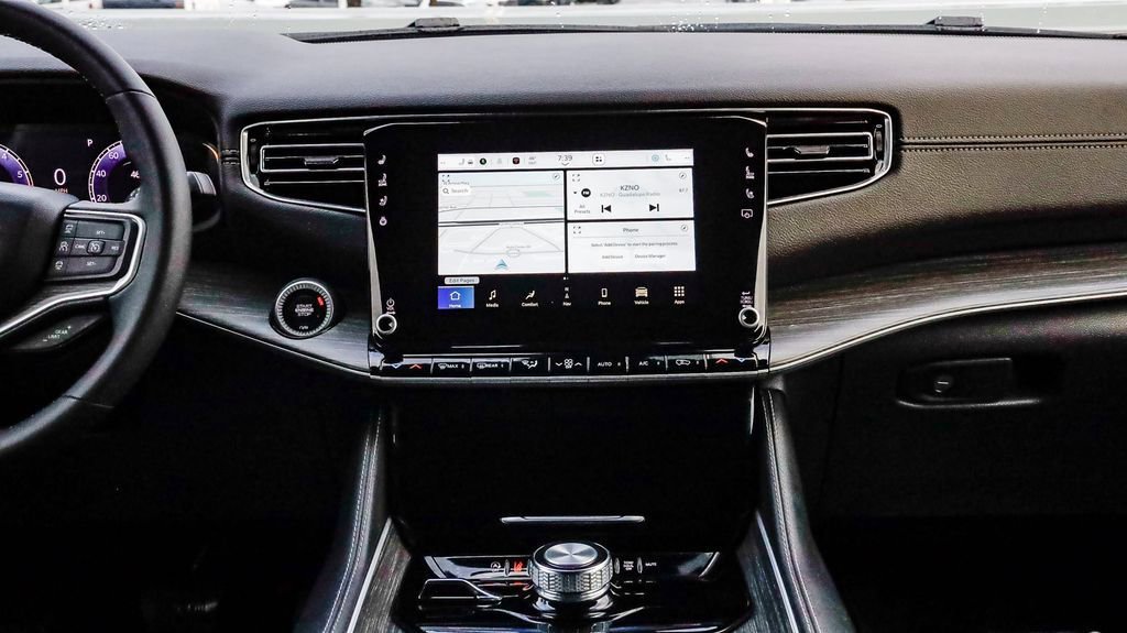 Used 2024 Jeep Wagoneer L Series II w/ Flexible Seating Group image 16