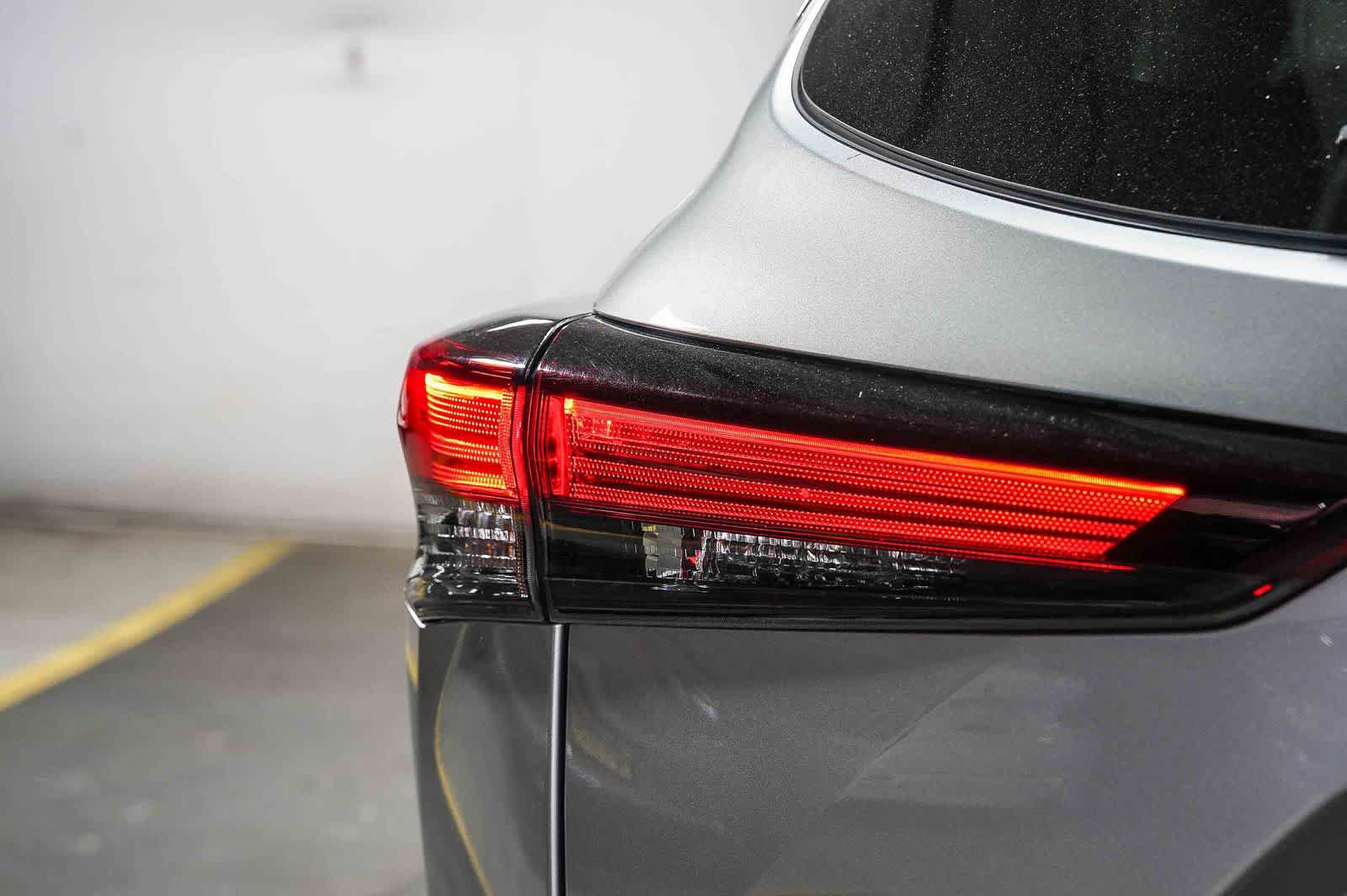 Used 2025 Toyota Highlander LE FWD image 11
