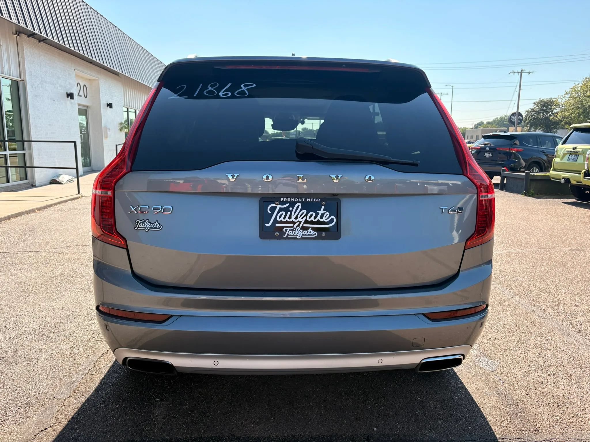 Used 2016 Volvo XC90 T6 Momentum w/ Momentum Plus Package AWD/4WD image 6