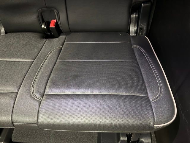 Used 2023 Chevrolet Suburban Premier w/ Advanced Technology Package AWD/4WD image 24