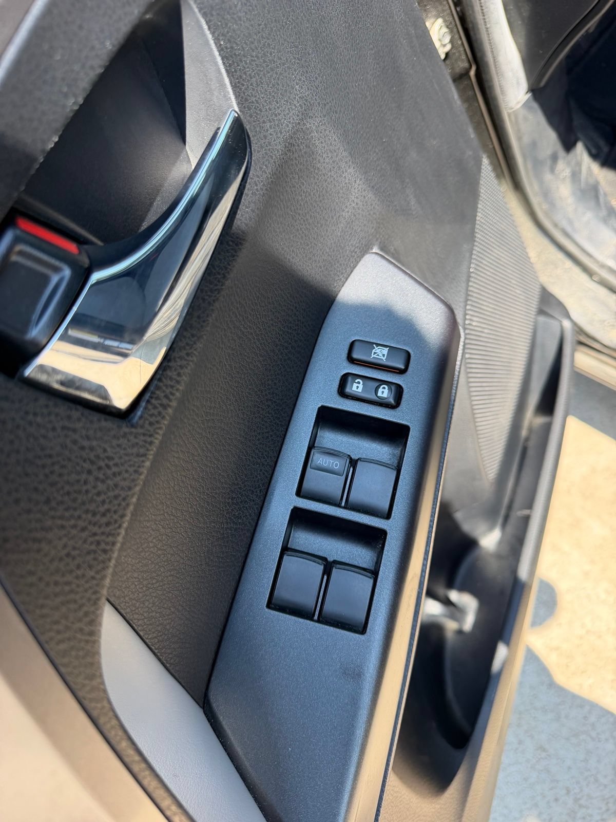 Used 2016 Toyota RAV4 XLE AWD/4WD image 9