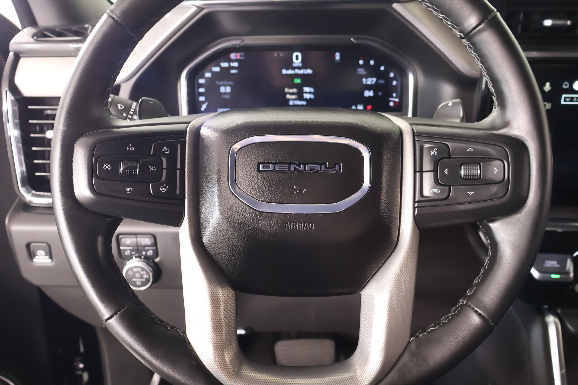 Used 2025 GMC Sierra 1500 Denali w/ Technology Package AWD/4WD image 3