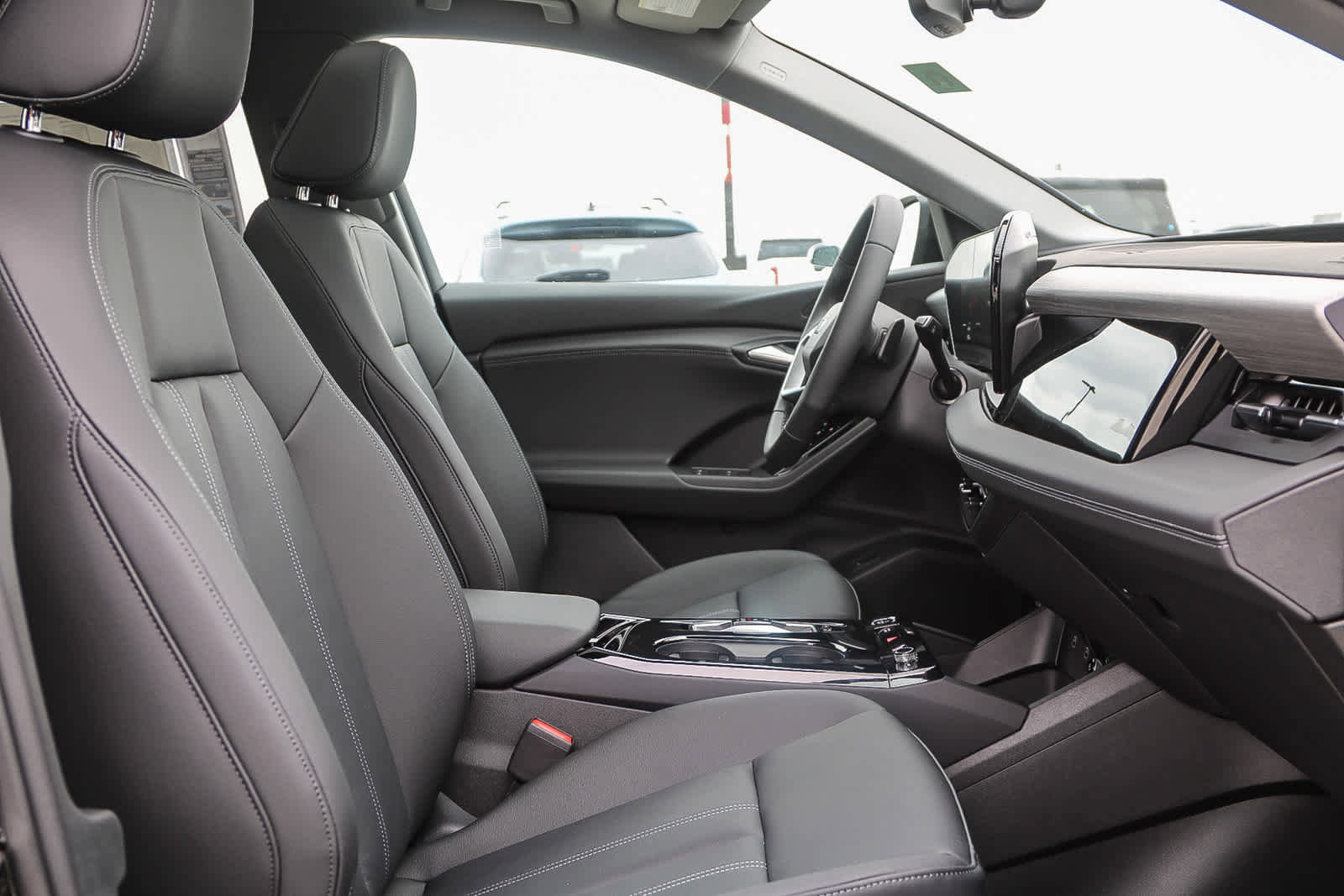 Used 2025 Audi Q6 e-tron Premium w/ Convenience Package image 17