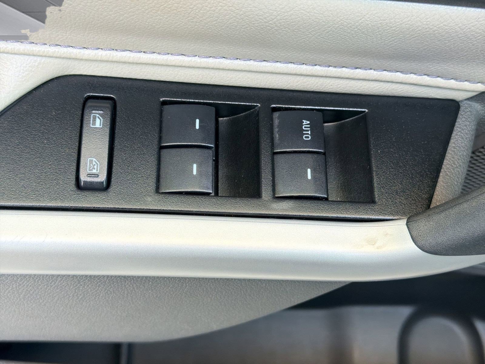 Used 2014 Ford Edge Limited w/ Driver Entry Package FWD image 21