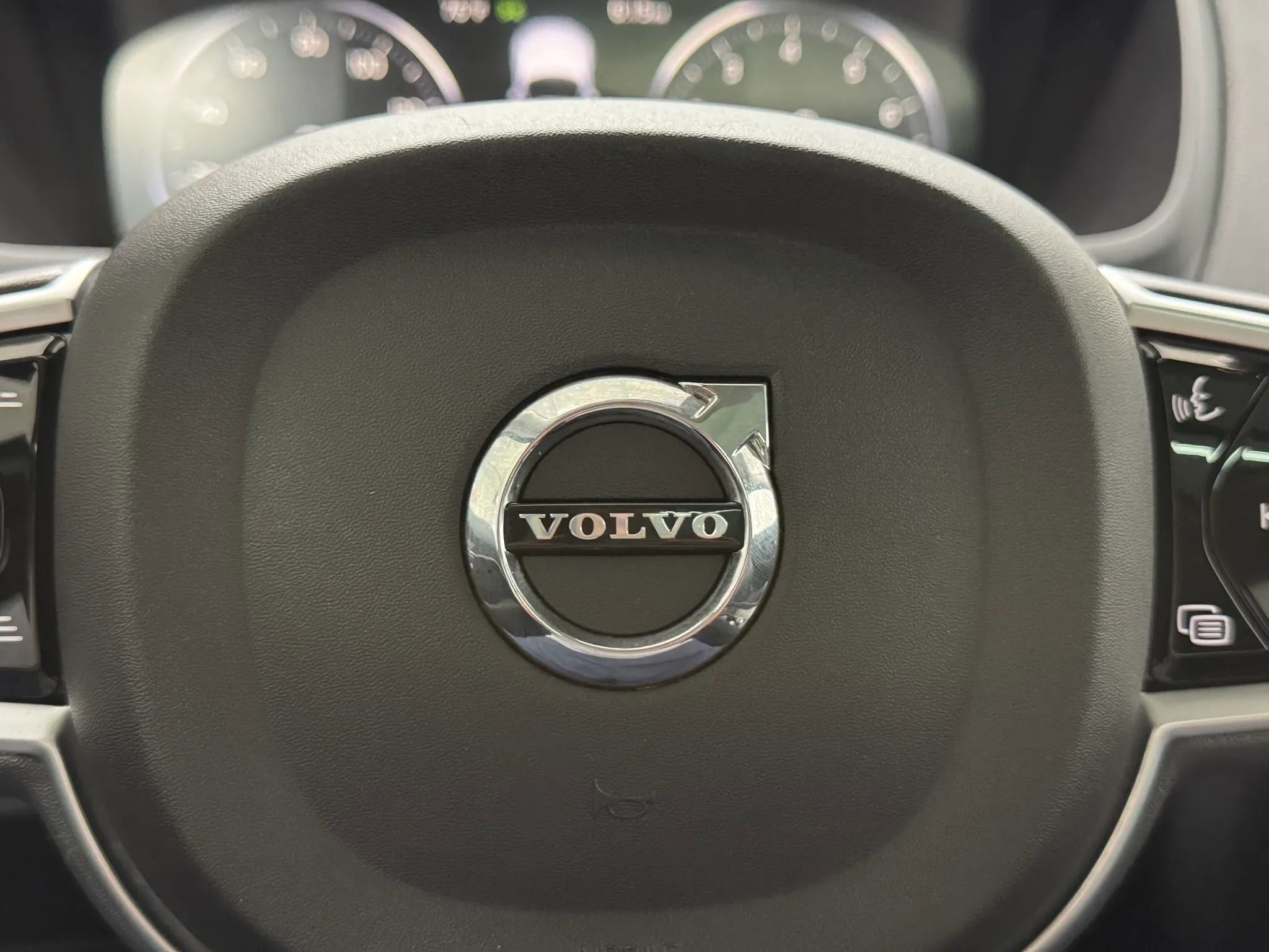 Used 2019 Volvo XC90 T6 Momentum w/ Advanced Package image 25