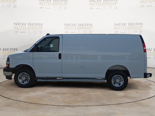 Used 2025 Chevrolet Express 2500 w/ Driver Convenience Package RWD image 2