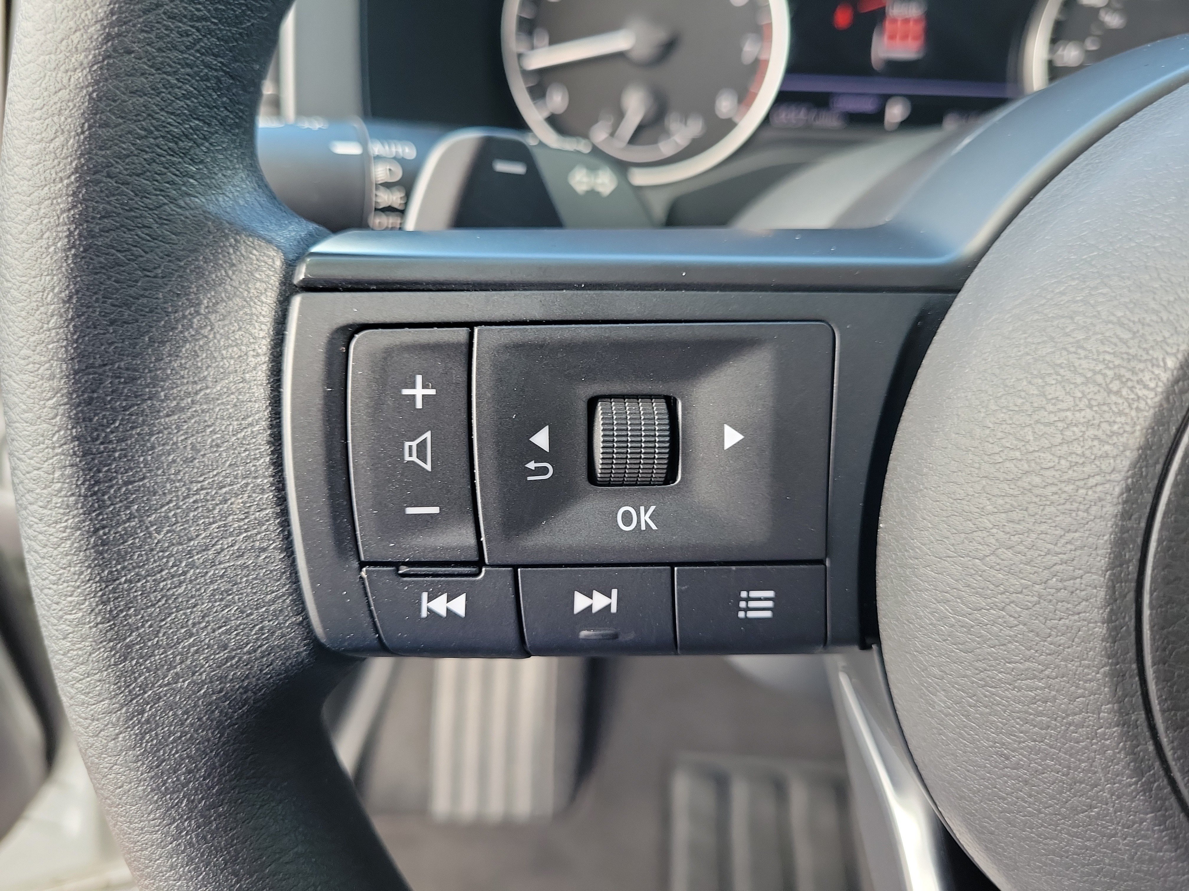 Certified 2025 Nissan Pathfinder S FWD image 18