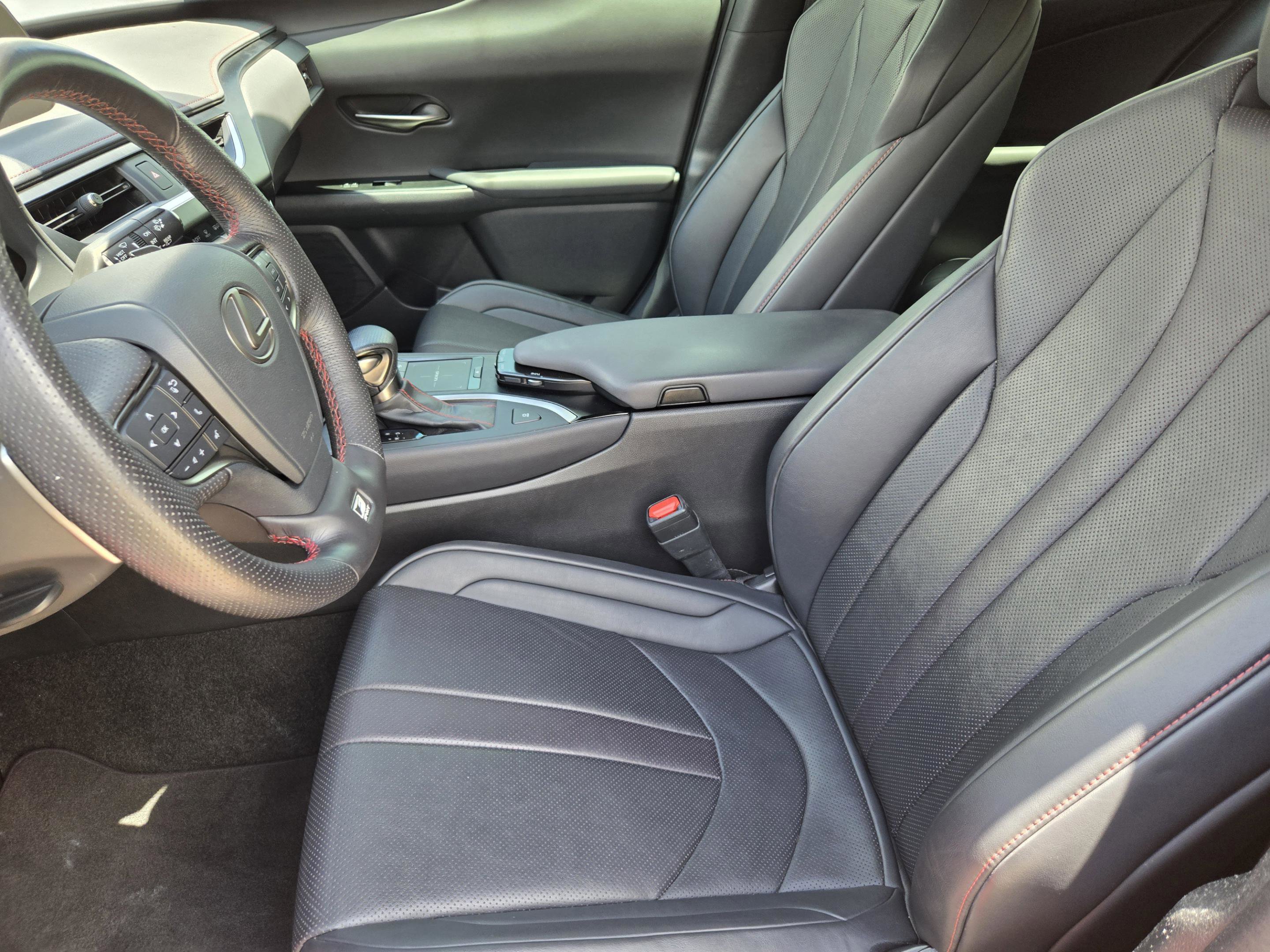 Used 2019 Lexus UX 200 F Sport w/ F Sport Premium Package FWD image 9