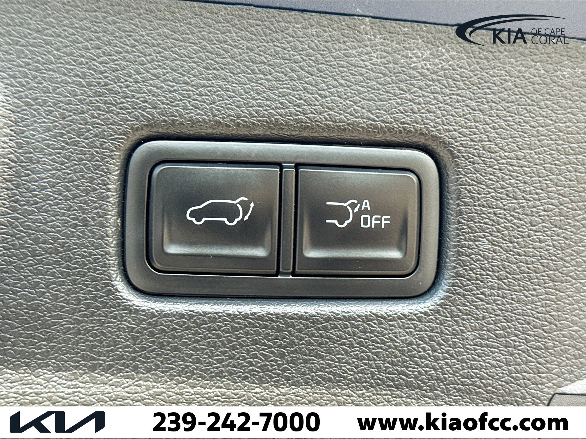 Used 2023 Kia Telluride EX w/ EX Captain's Chair Package image 13