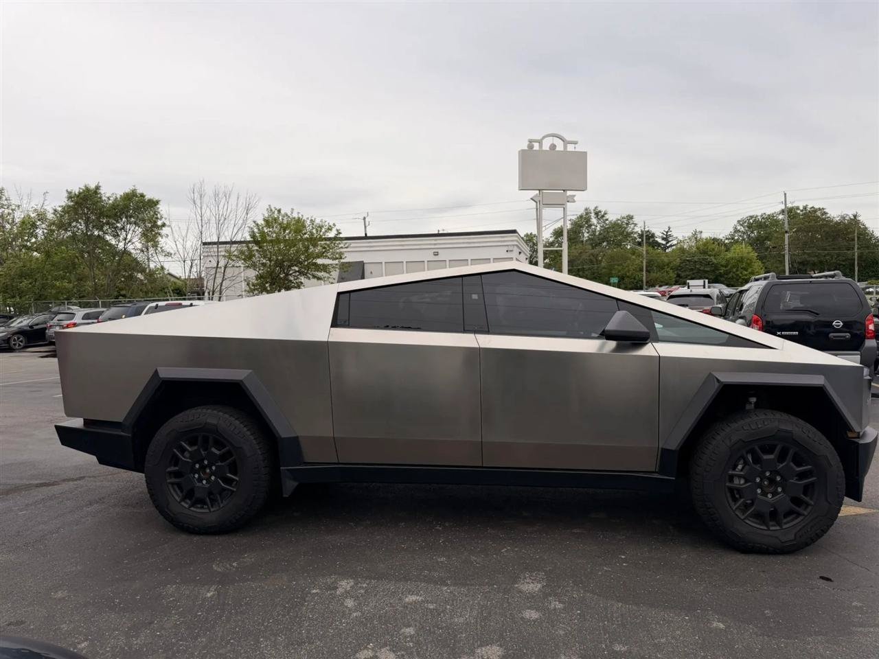 Used 2024 Tesla Cybertruck AWD Crew Cab image 8
