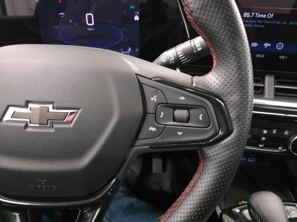 Used 2025 Chevrolet Trax RS w/ Sunroof Package FWD image 15