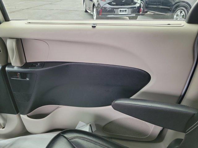 Used 2022 Chrysler Pacifica Touring-L image 11