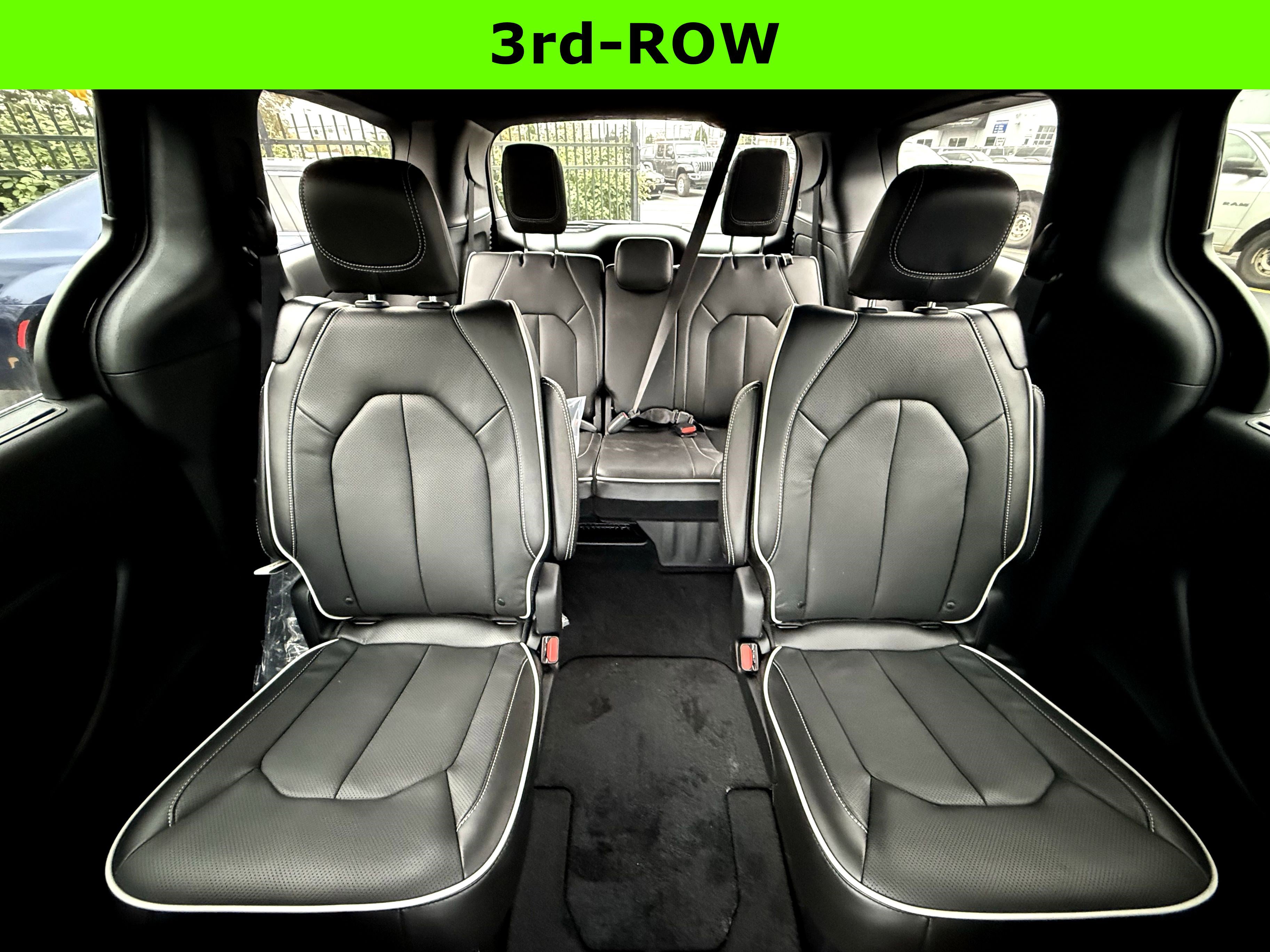 New 2026 Chrysler Pacifica Limited image 34