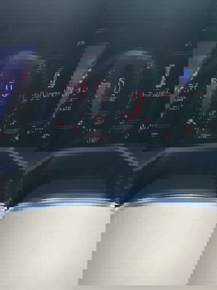 Used 2025 GMC Acadia Elevation image 13