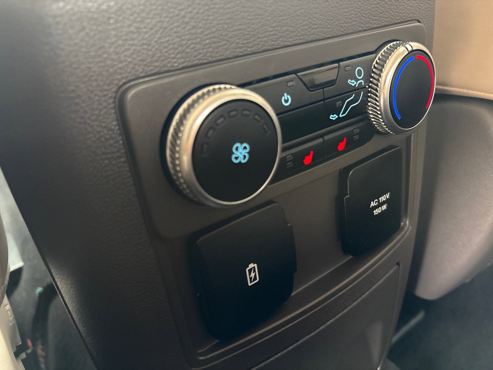 Used 2024 Ford Explorer Platinum w/ Technology Package image 6