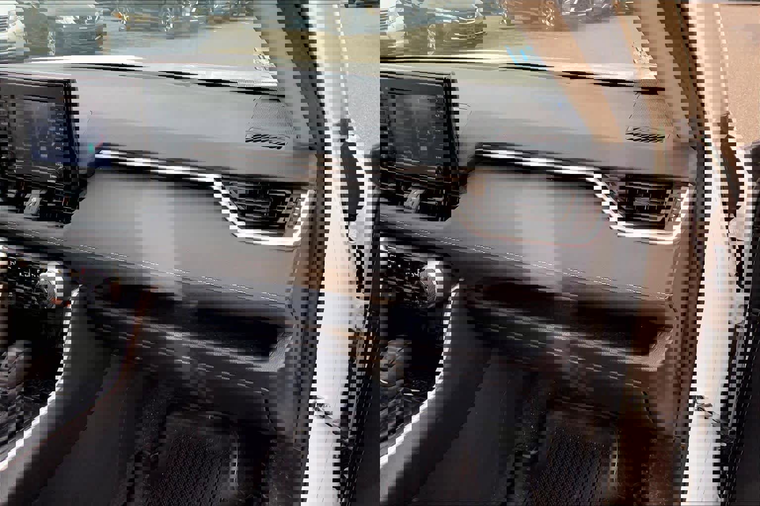 Used 2021 Toyota RAV4 LE image 19