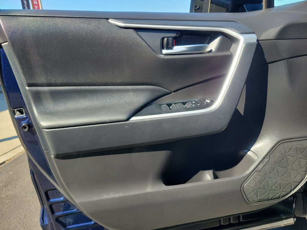 Used 2025 Toyota RAV4 XLE AWD/4WD image 21