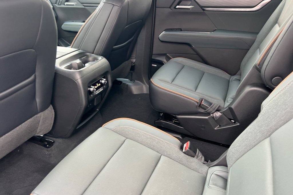 New 2026 GMC Acadia AT4 w/ Super Cruise Package AWD/4WD image 9