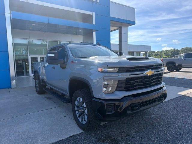 Used 2025 Chevrolet Silverado 2500 Custom w/ Custom Value Package AWD/4WD image 3