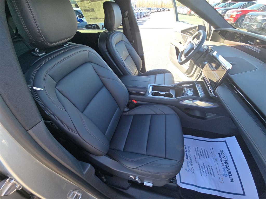 New 2025 Lincoln Nautilus Premier w/ Equipment Group 102A image 31