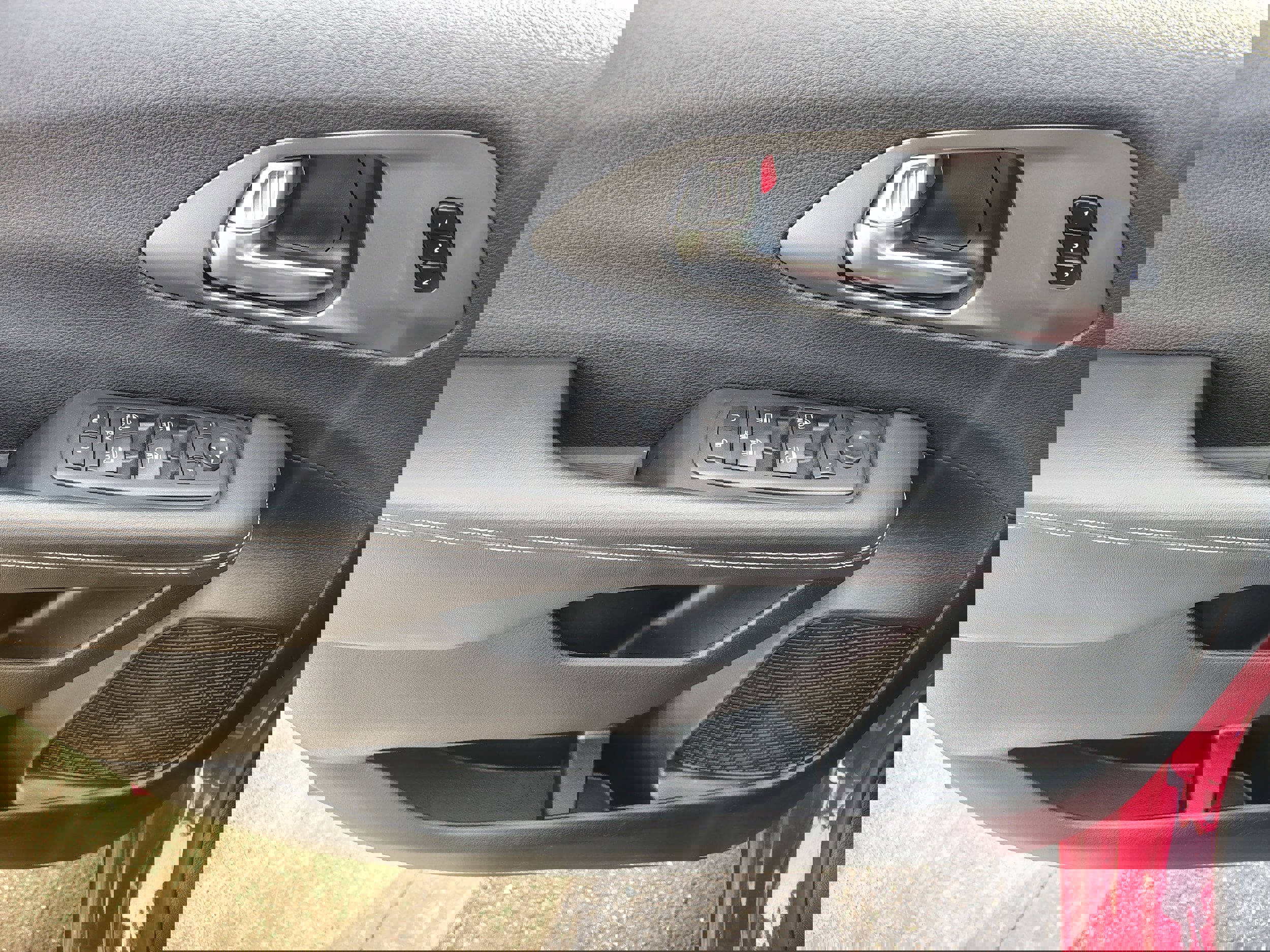 Used 2025 Chrysler Pacifica Select image 20