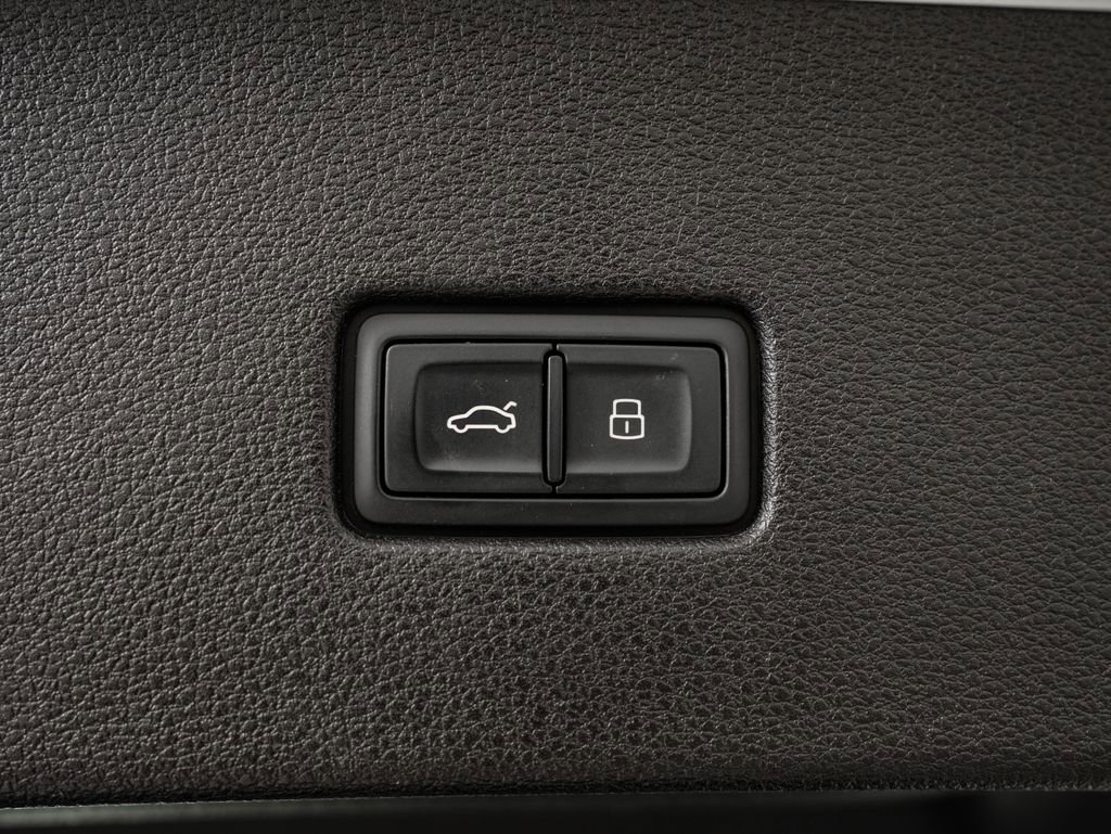 Used 2023 Audi Q8 Premium Plus w/ Premium Plus Package image 22