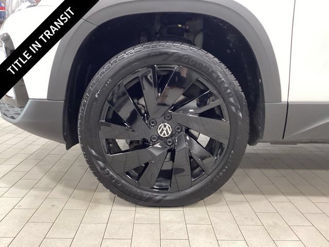 Used 2024 Volkswagen Taos SE w/ Panoramic Sunroof Package AWD/4WD image 22