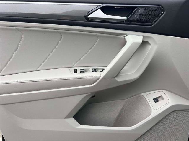 Used 2022 Volkswagen Tiguan SE R-Line image 17