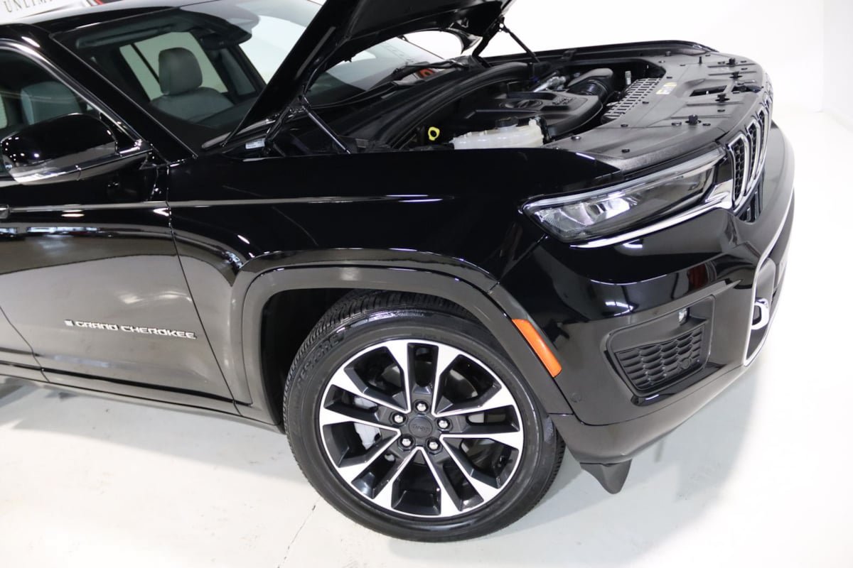 Used 2023 Jeep Grand Cherokee Overland AWD/4WD image 81