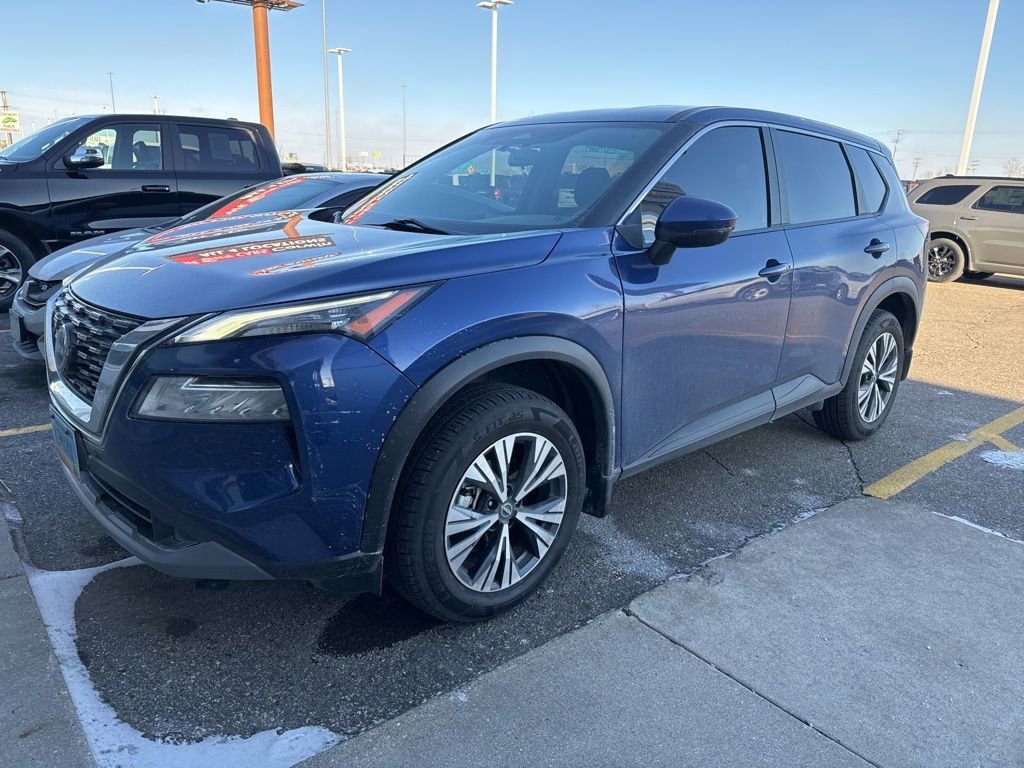 Used 2022 Nissan Rogue SV image 2