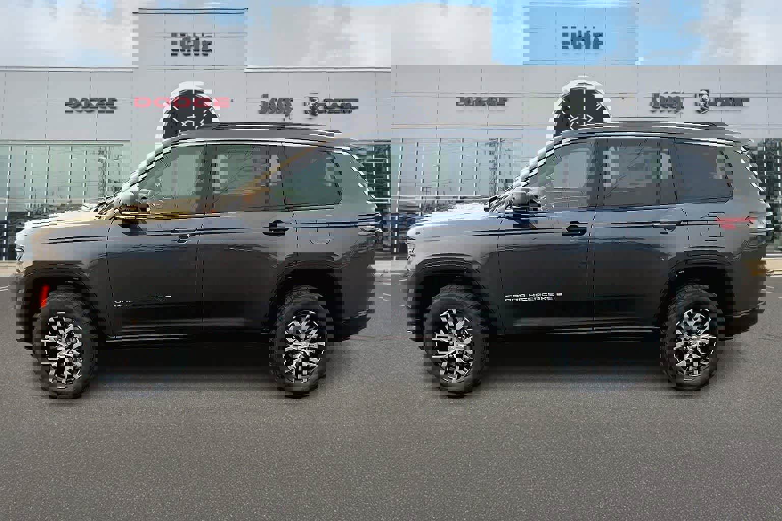 New 2025 Jeep Grand Cherokee L Limited w/ Luxury Tech Group II image 3