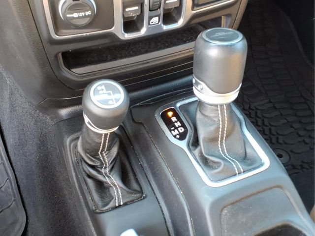 Used 2020 Jeep Gladiator Overland w/ Cold Weather Group image 11