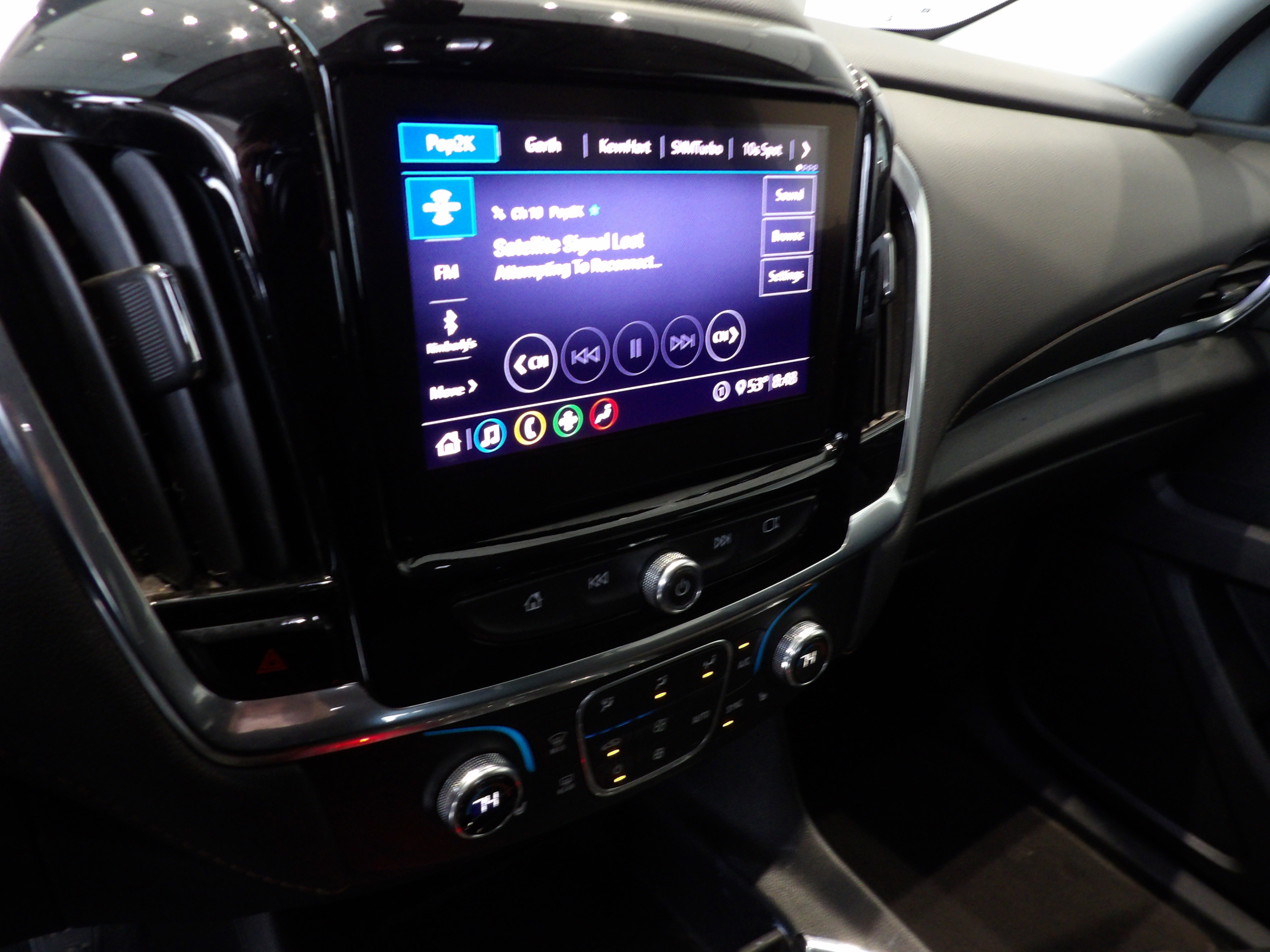 Used 2020 Chevrolet Traverse LT w/ Driver Confidence II Package image 14