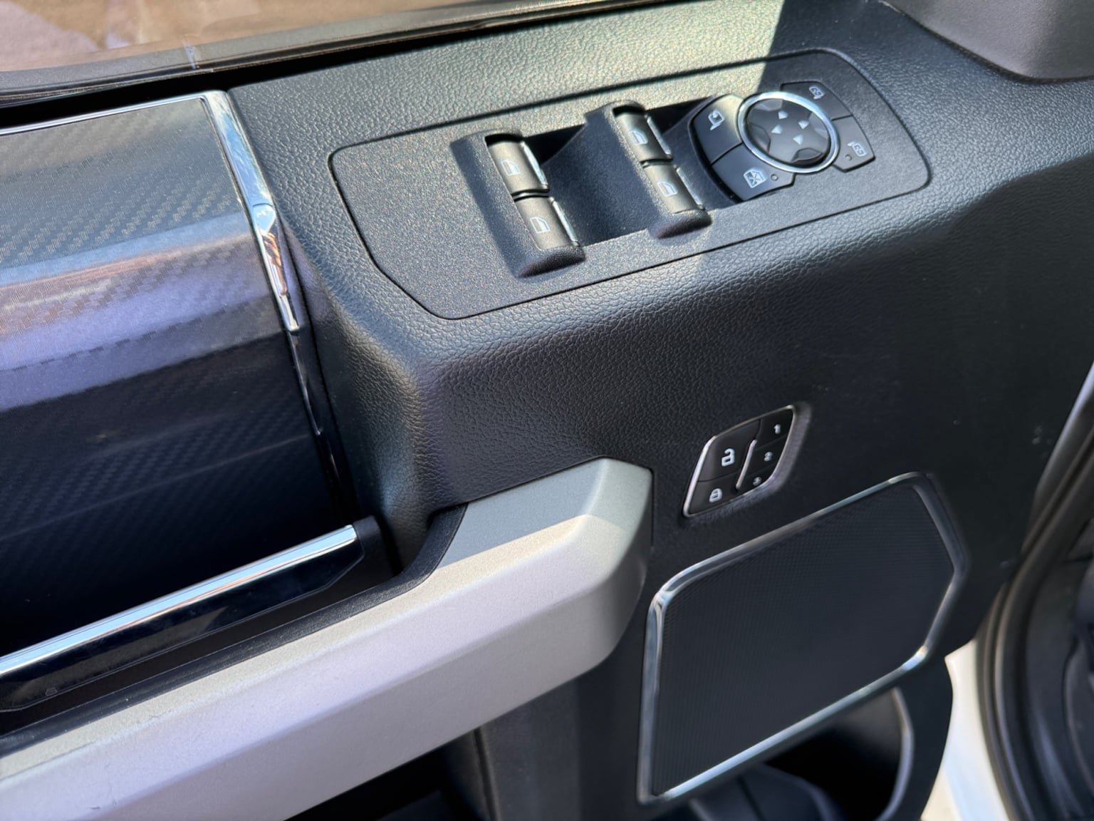 Used 2019 Ford F150 Lariat w/ Equipment Group 502A Luxury AWD/4WD image 11