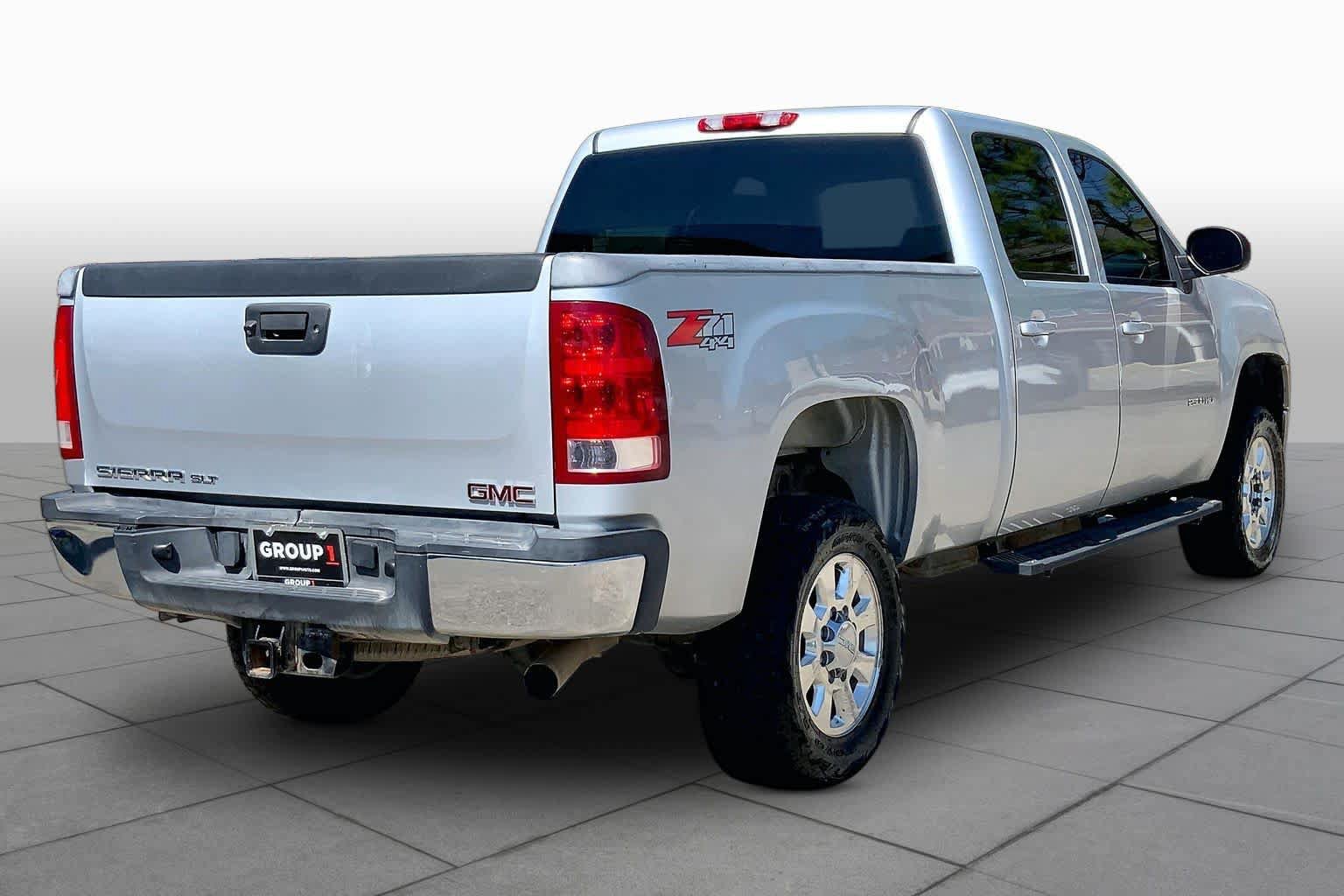 Used 2014 GMC Sierra 2500 SLT w/ Suspension Package, Off-Road AWD/4WD image 12