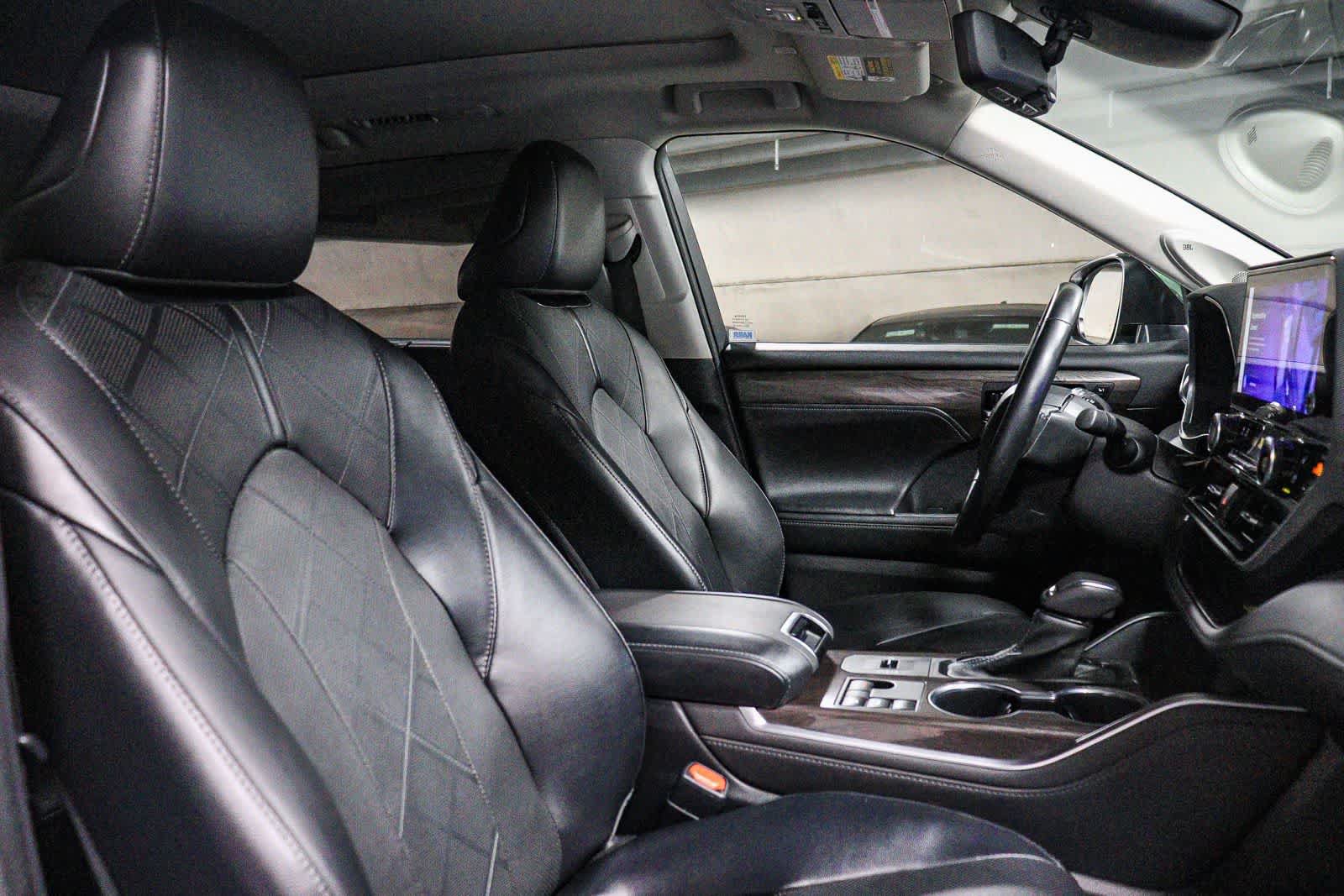 Used 2023 Toyota Highlander Platinum FWD image 18