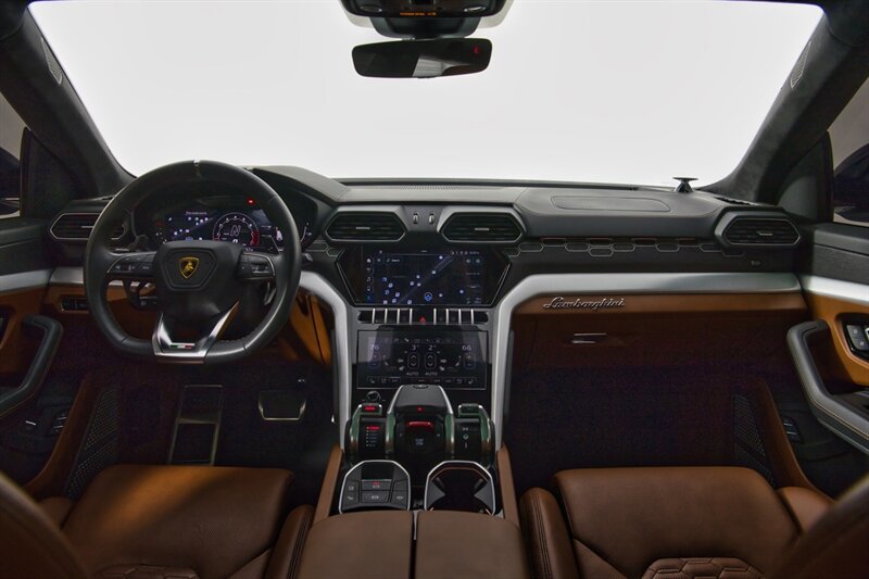 Used 2022 Lamborghini Urus AWD/4WD image 44