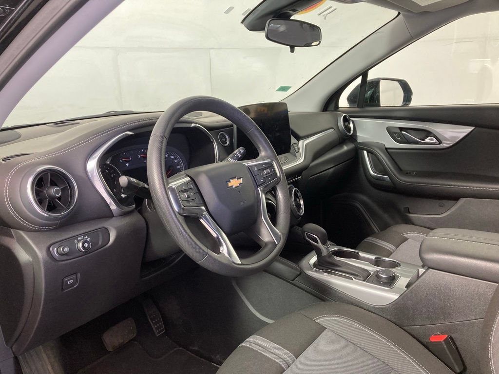 Used 2025 Chevrolet Blazer LT AWD/4WD image 14